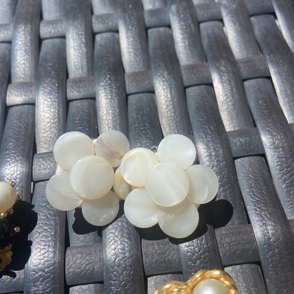 Vintage Clip on Earrings circa 1960’s 5 Sets - Picture 6 of 7